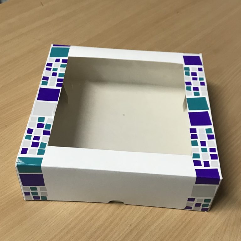 1 Boîte Gâteau Fenêtré 23x23x7.5 cms
