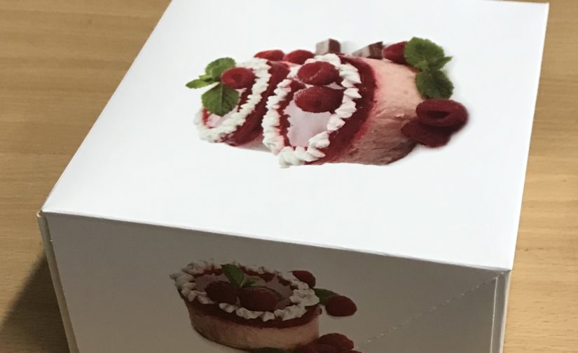 50 Boîtes Pâtissières Imprimé framboise Taille 16x16x8 cms