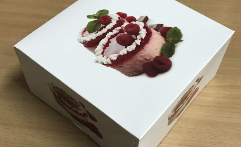 50 Boîtes Pâtissières Imprimé framboise Taille 16x16x8 cms - Image 2
