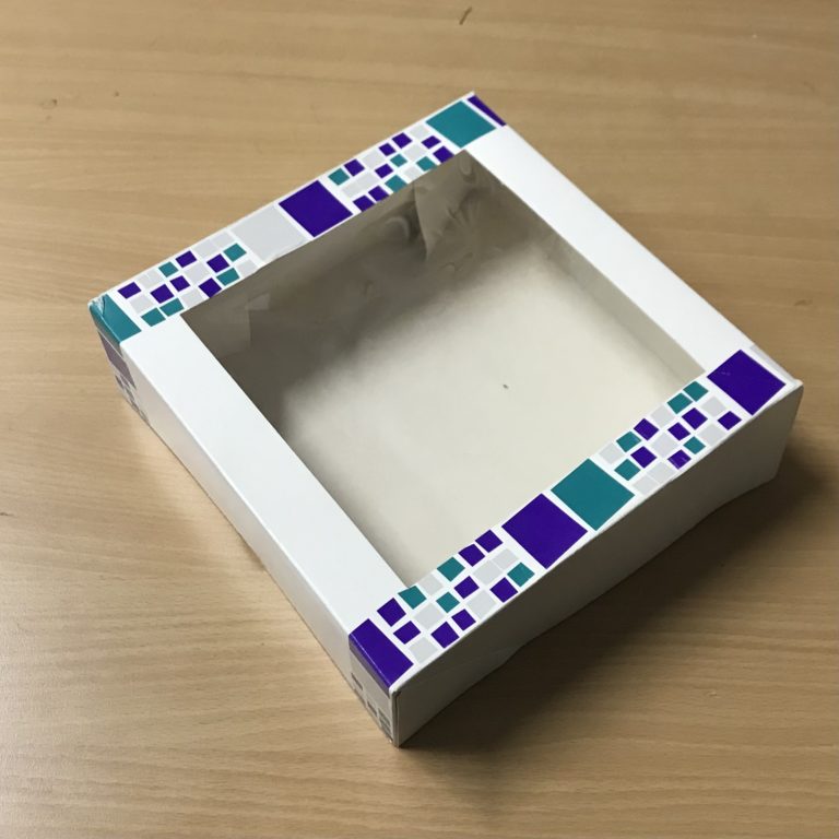 1 Boîte Gâteau Fenêtré 23x23x7.5 cms